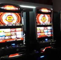 Celníci a inspekce práce potírají nelegální činnost a zaměstnávání v oblasti hazardu